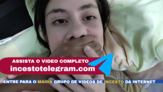 Meia-Irmã Escolar Safada: Fodida no Uniforme até Gozar Acordada