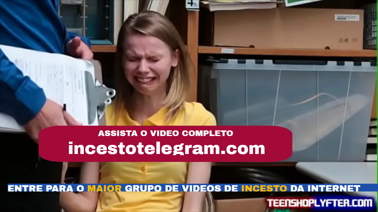 Filha magrinha castigada por roubo com foda rough do pai